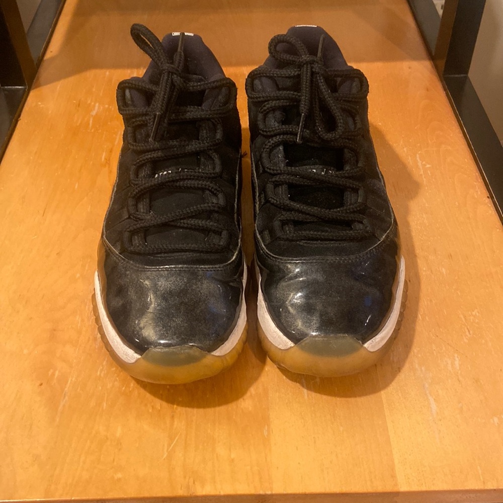 Jordan 11 Low Retro Baron used size 9.5 Mens